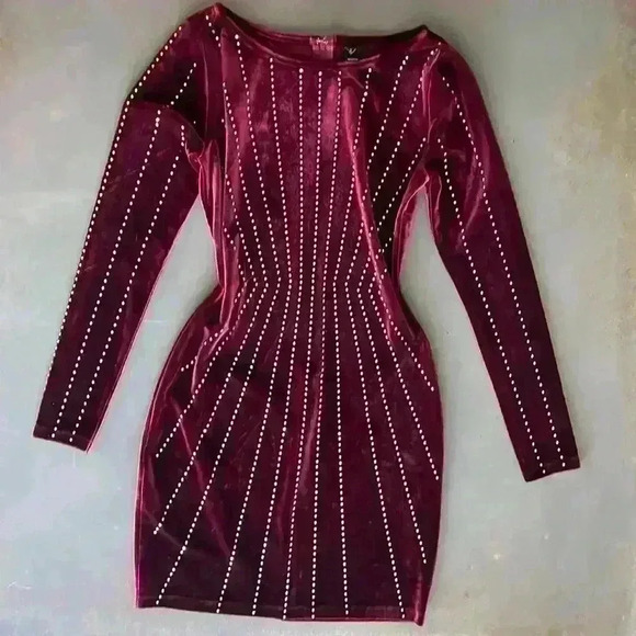 Windsor Burgundy Mei Heat Up The Night Long Fitted Sleeves Mini Dress Size S-M - Picture 3 of 8